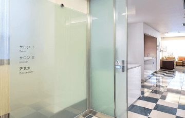 サロン、更衣室入口